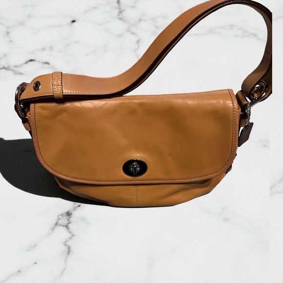 Handbags - Vintage coach Elegant Tan Leather Shoulder Bag - NWOT